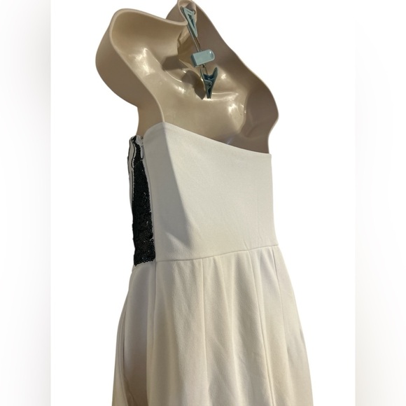 Express Strapless Sequin
Sweetheart Jumpsuit size 8/M - Picture 6 of 9